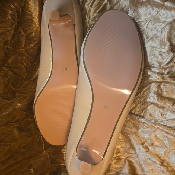 9.5 Nude Dress Pumps - Picture 4 of 11